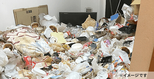 大量の不用品と粗大ゴミの分別と回収後の清掃をご依頼いただいたケース
