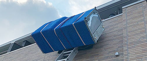 上階の大型家電も吊り作業で搬出可能