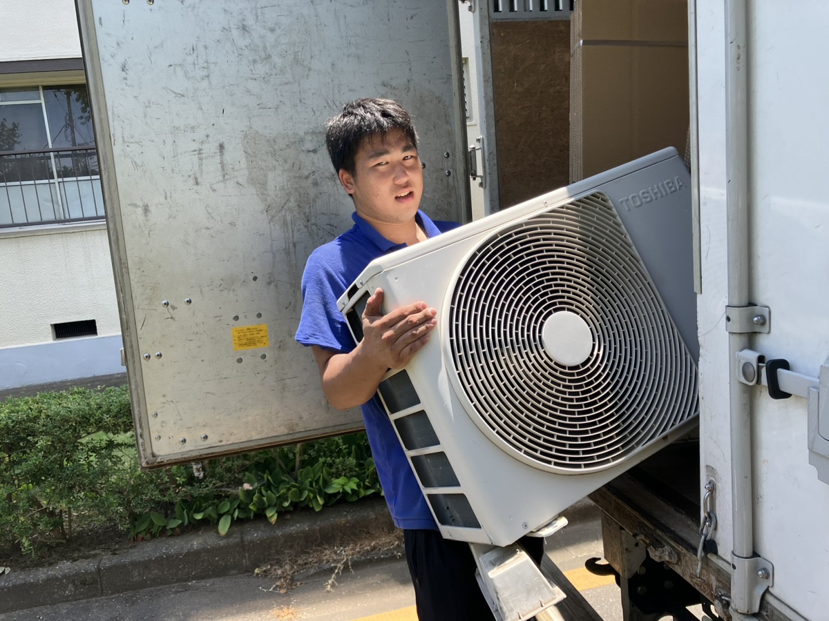 「退去に伴う多数の家電・家具類の回収依頼」作業写真