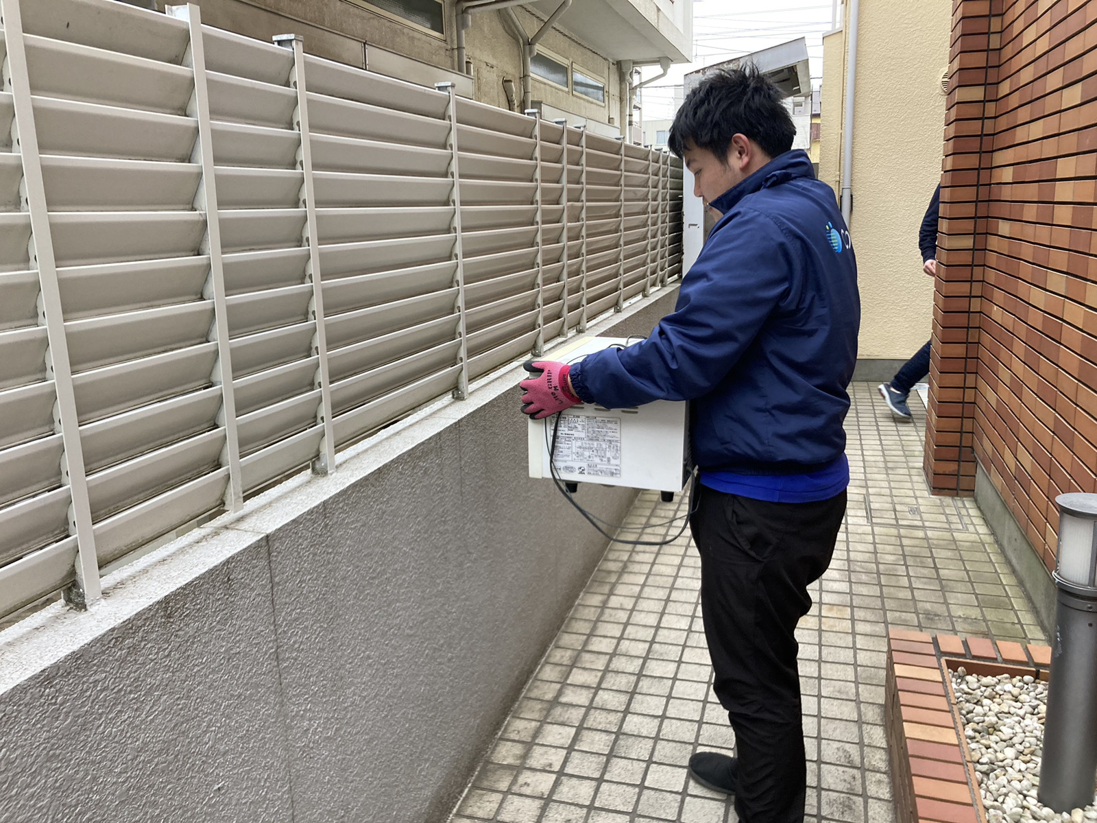 「ご希望の日時に伺い家電や家具などを回収しました」作業写真