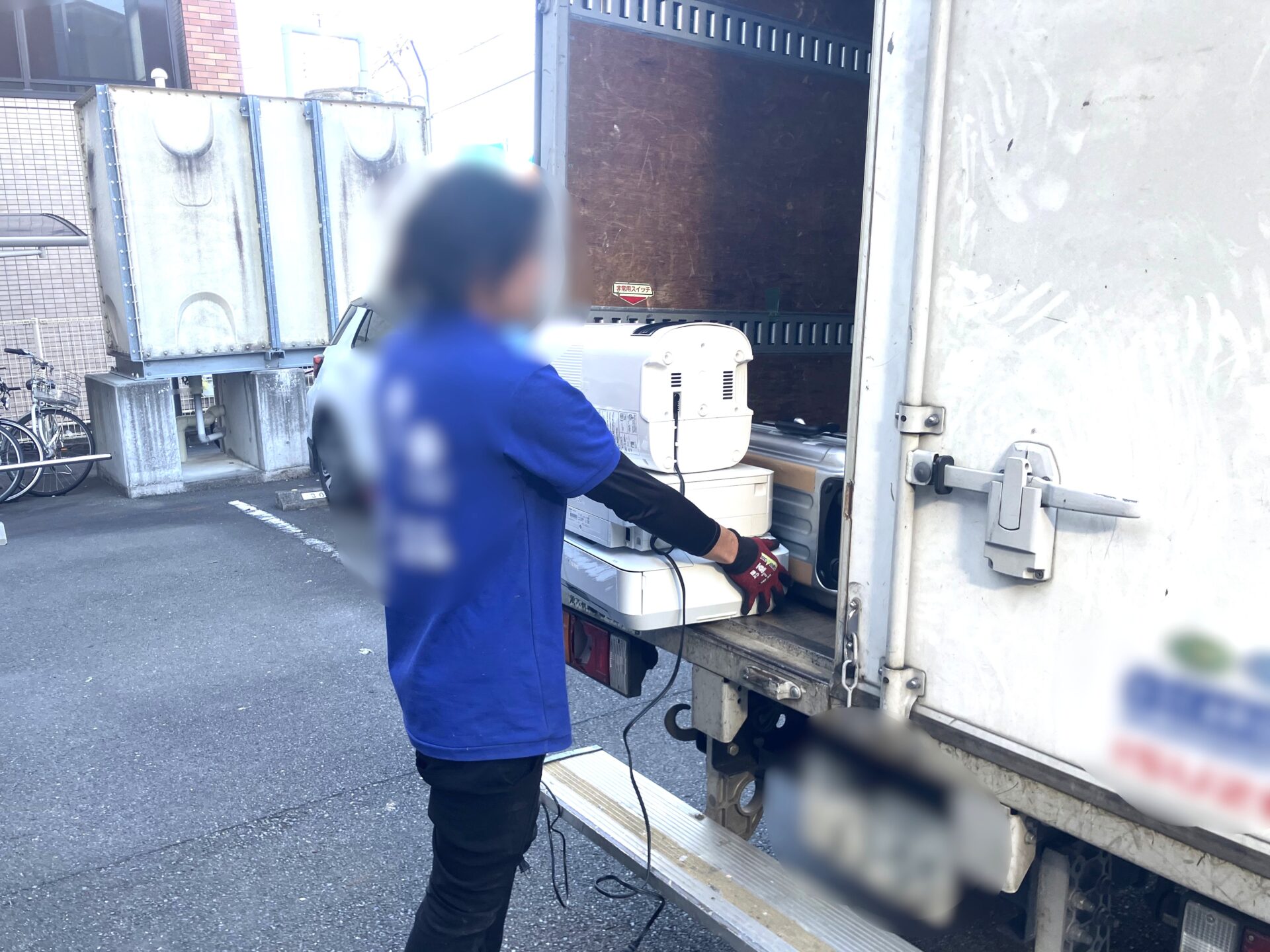 「プリンター2台と加湿器を回収しました」作業写真