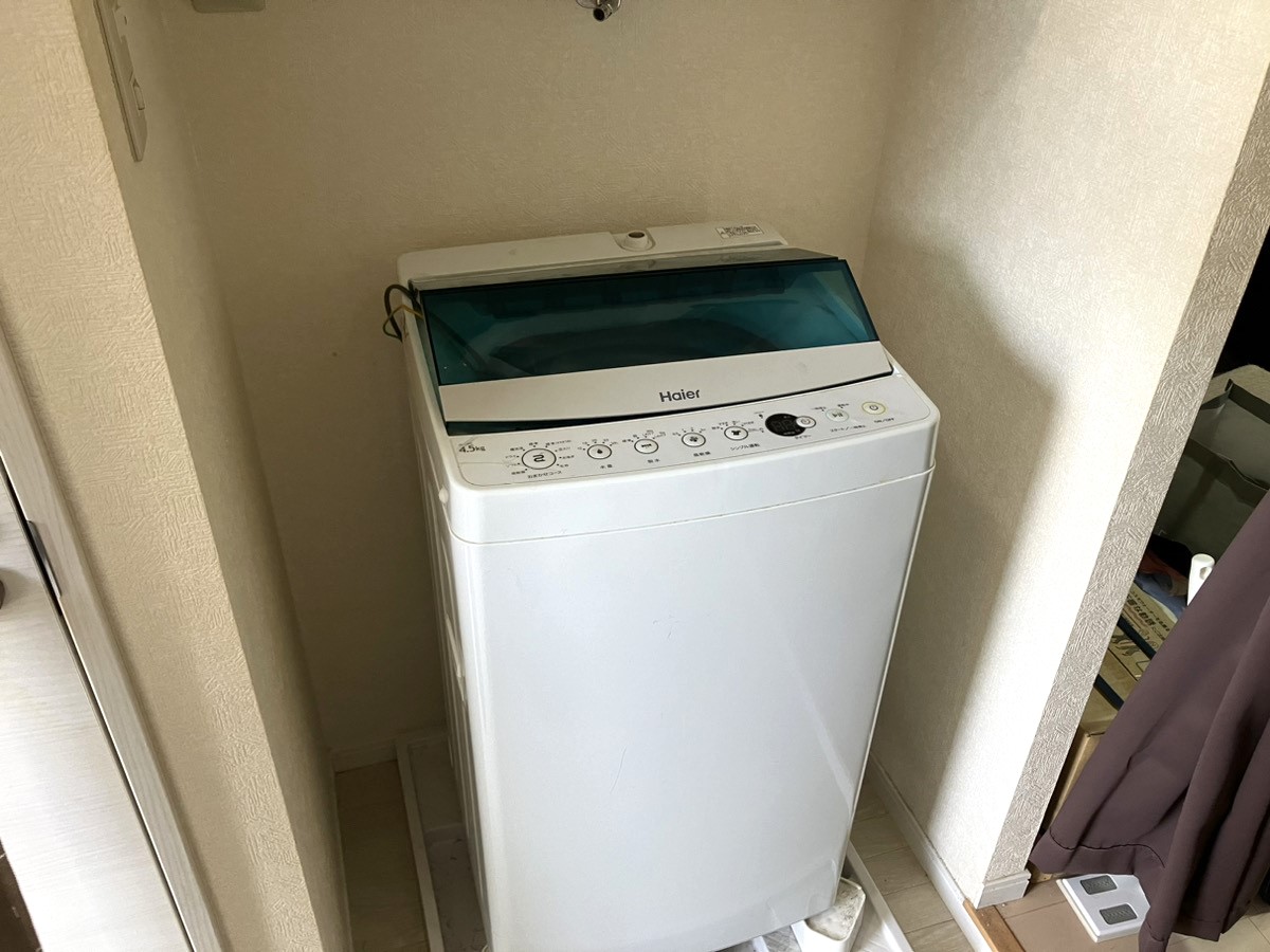 「1Kのマンションから故障した洗濯機を安全に搬出・回収しました」作業写真